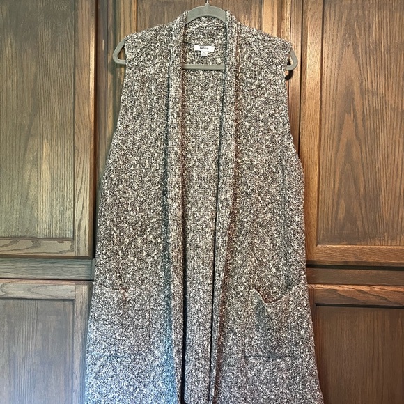 Kensie Grey and White Sleeveless Cardigan - Picture 1 of 5